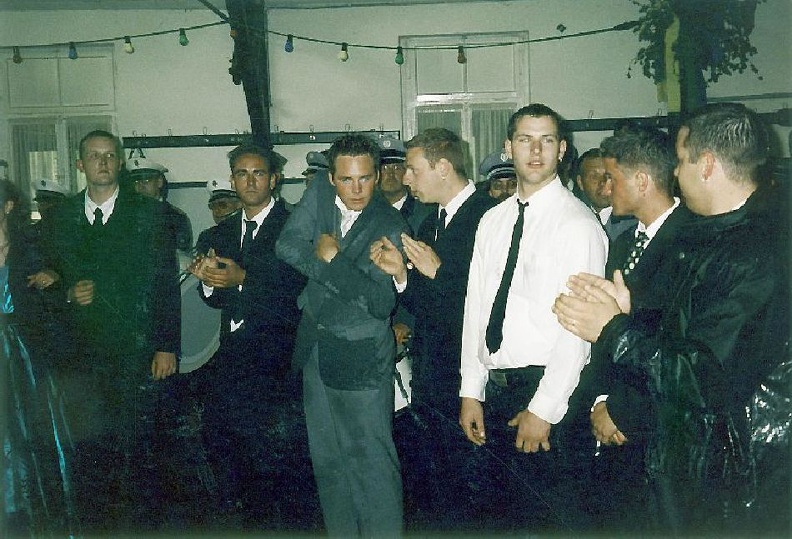 2001 04.jpg